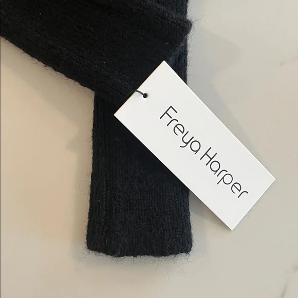 NWT FREYA HARPER Lush Black Sweater Scarf Shrug Indulgently Soft w/a Mohair look